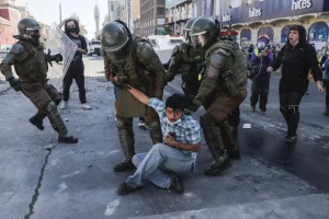 Delincuencia atemoriza a Chile, que enfrenta peor crisis de seguridad en democracia