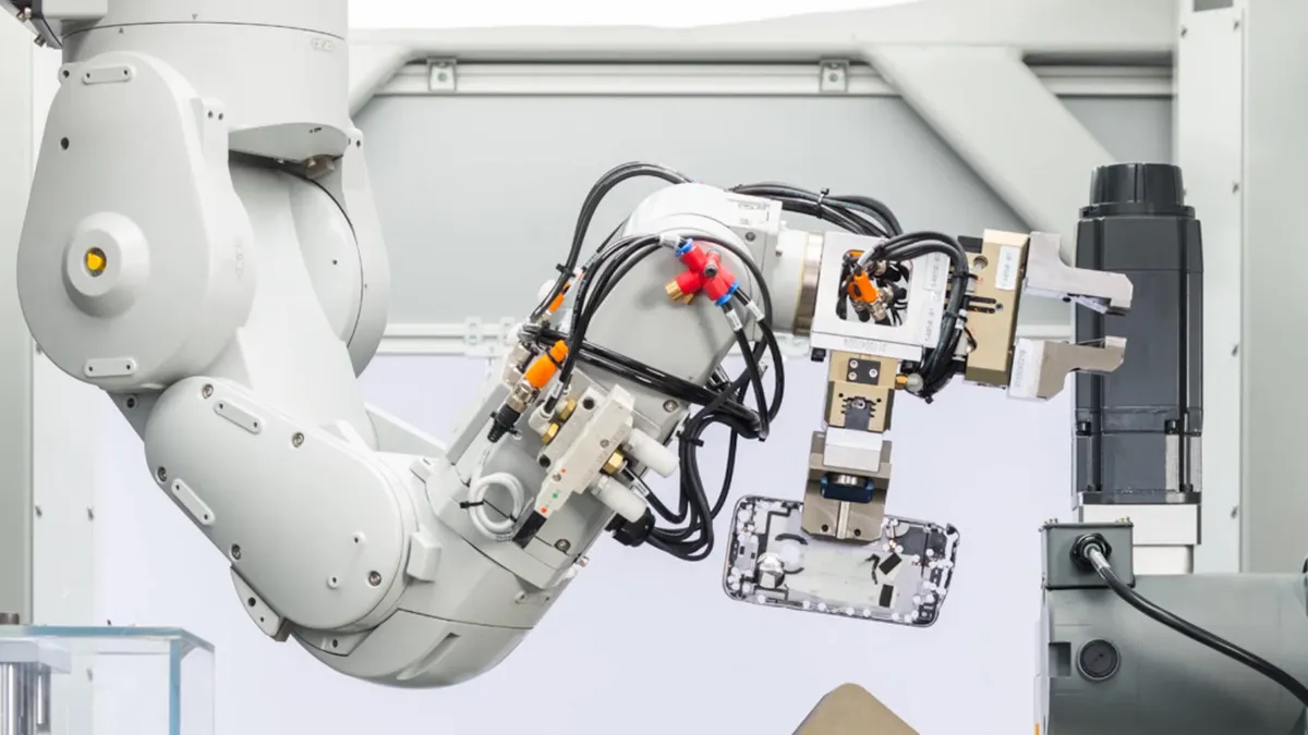 Apple muestra su robot de reciclaje Daisy, y avanza en sus objetivos climáticos