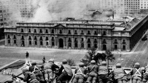 Pulso Ciudadano: Un 43,5% de los chilenos cree que el golpe de Estado es injustificable y un 32,6% lo justifica