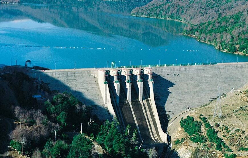 Empresas acusan «permisología»: Molestia por Retrasos en Proyecto Hidroeléctrico
