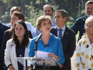Evelyn Matthei presenta su equipo de voceros para la campaña