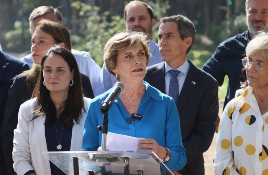 Evelyn Matthei presenta su equipo de voceros para la campaña