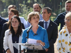Evelyn Matthei presenta su equipo de campaña en Providencia