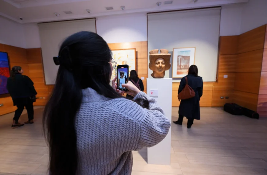 Utopías del Sol: Exposición de Arte en la PUCV