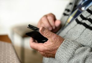 Adultos mayores en Airbnb: Un crecimiento sorprendente en turismo