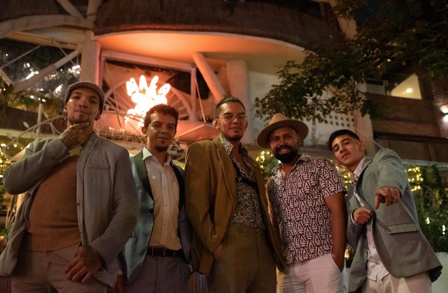 Los Ajisocios: La Banda Colombiana Que Revoluciona la Salsa en Chile