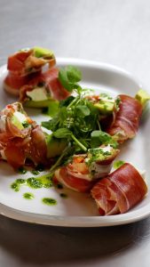 Tapas y Birra: La Revolución de la Cocina Compartida en Santiago