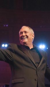 Fallecimiento de Neil Sedaka: Una leyenda del pop que nos deja
