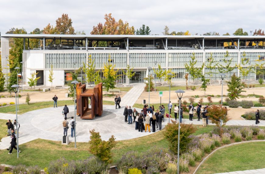 Templete Universidad de Talca: Un Espacio para Habitar el Arte