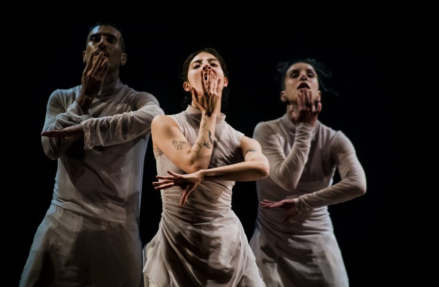 Duelo y el cuerpo: Explorando la profunda obra ‘THITA’ de Ioanna Kerasopoulou
